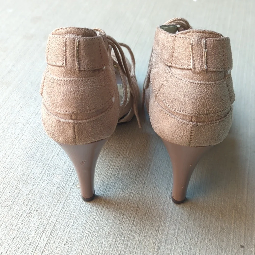 ELLE Sienna Taupe Lace‎ Up 2 inch Heels 6.5